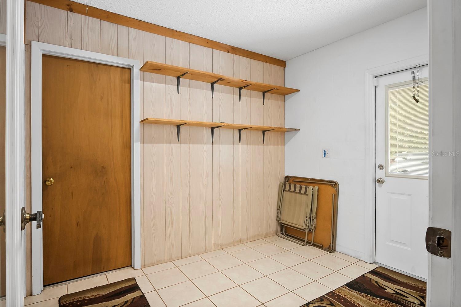 Mud Room to Garage