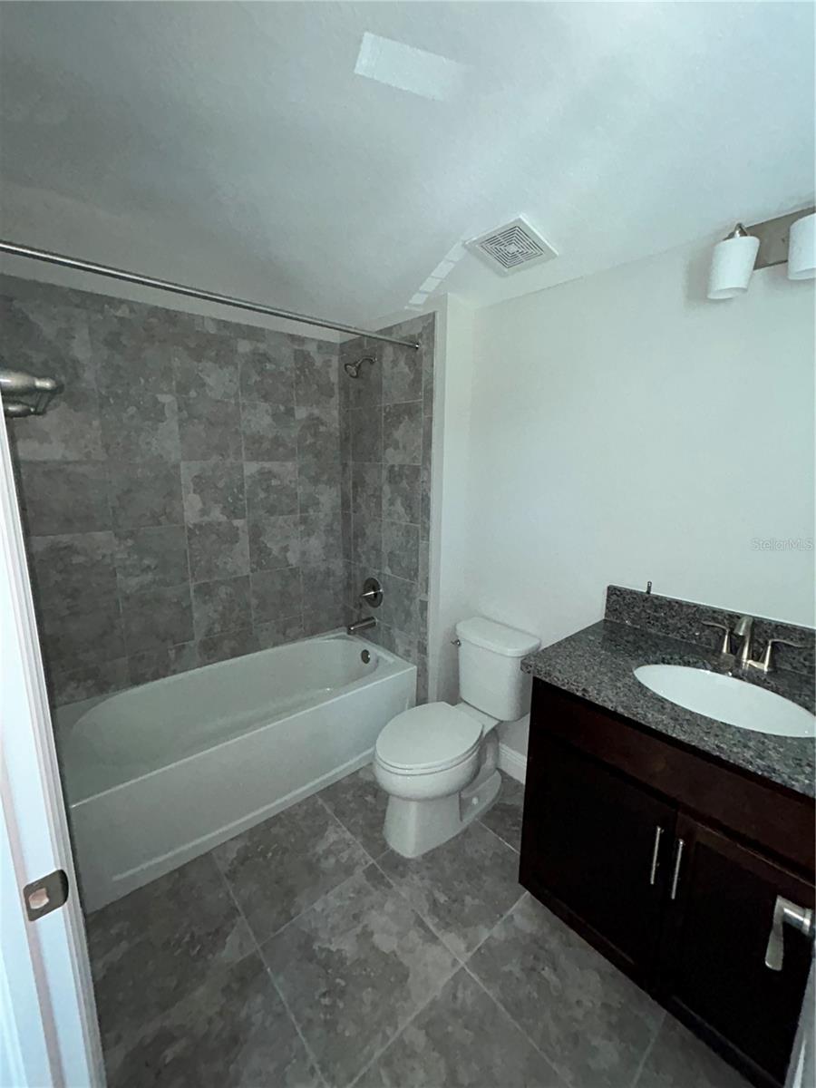 Upstairs en-suite bath