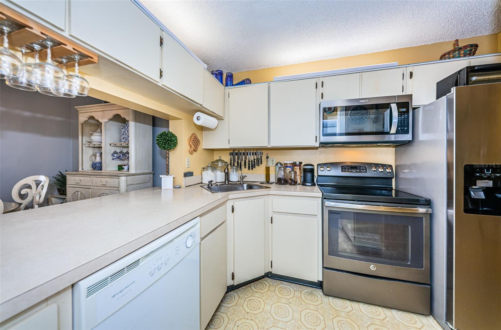 Functional kitchen with newer appliances