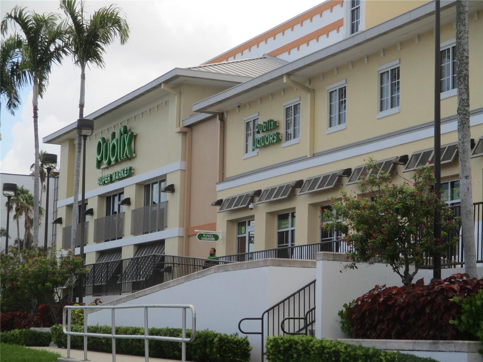Publix supermarket is next door. Proximity to Restaurants, beach, banks, and the GULF OF MEXICO.