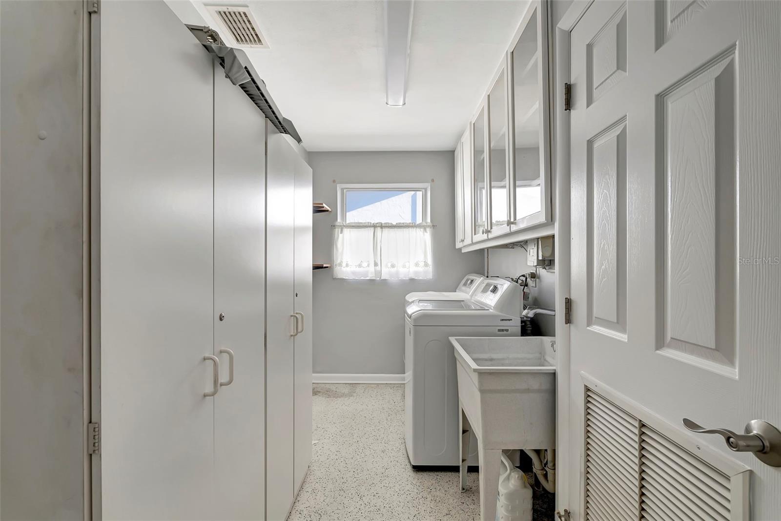 An extra large laundry room