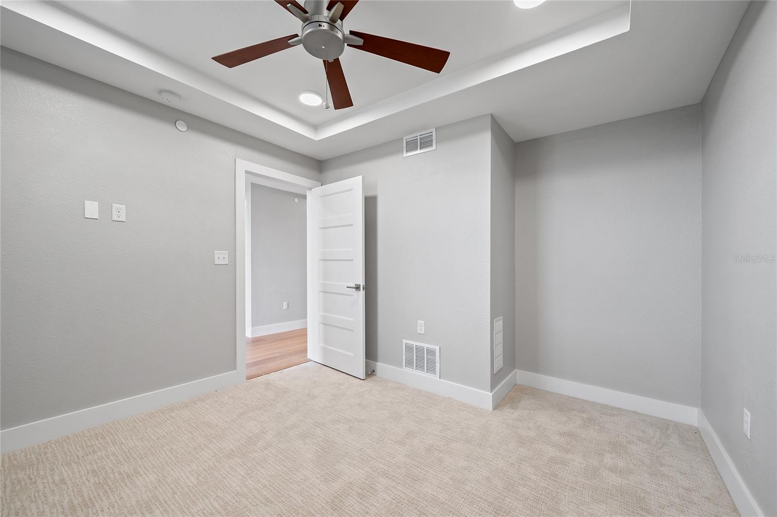 Den possible 3rd bedroom