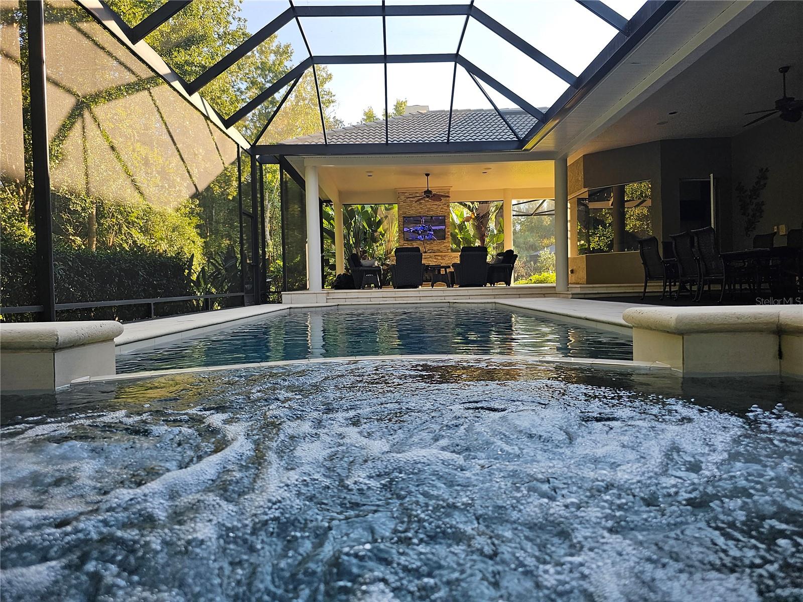 Pool with Hot tub