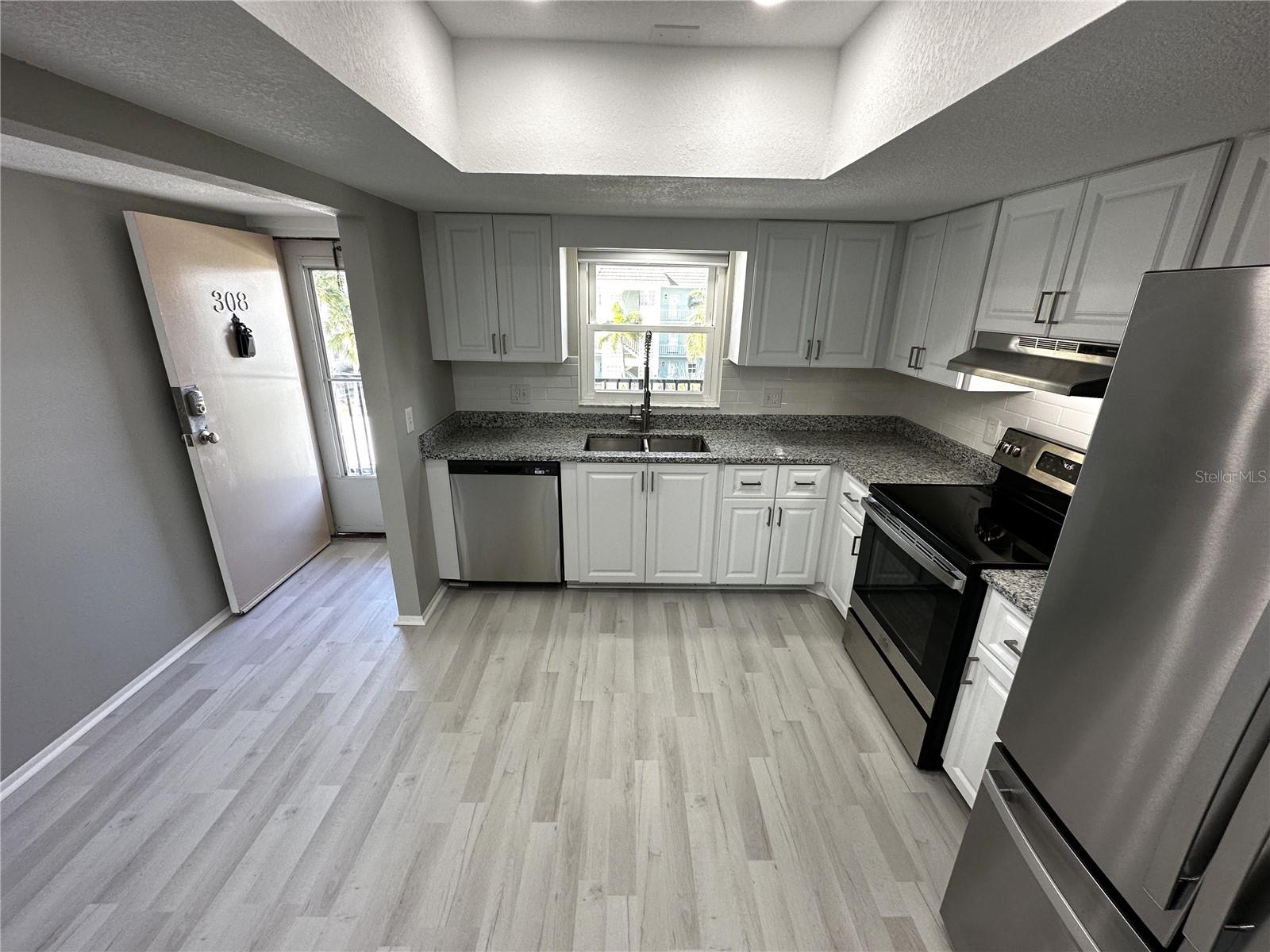 Fully updated Kitchen with Granite Counters and all new stainless appliances