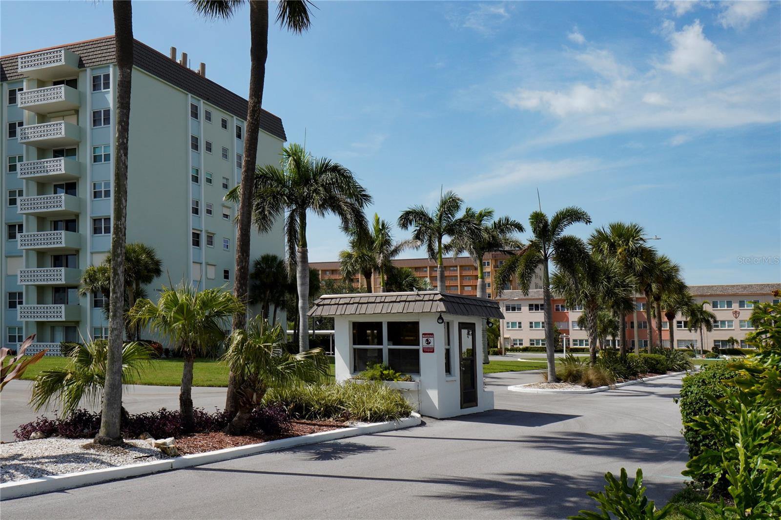 Royal Stewart Arms is a 55+ Condo Community featuring heated pool, Tennis courts, Shuffleboard, Pickleball, community center, sauna, fishing pier, and so much more! Located on the beautiful Dunedin Causeway just before Honeymoon State Park & Beaches.