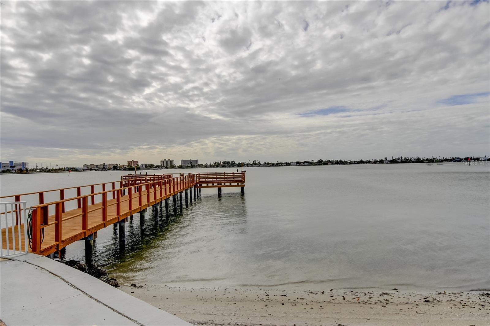 Fishing pier