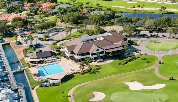 Clubhouse, restaurants, swimming pool, poolbar, 18 hole golf course, tennis courts