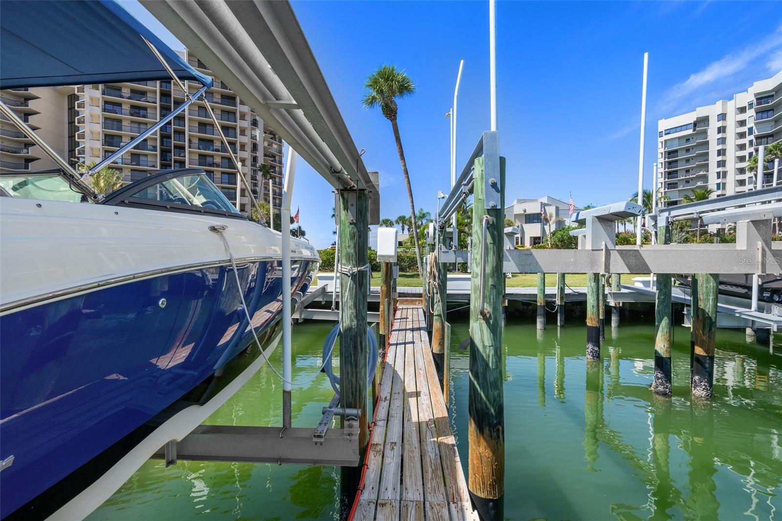 40' deeded boat slip.  Quick access to the open gulf and all the nearby islands and restaurants.