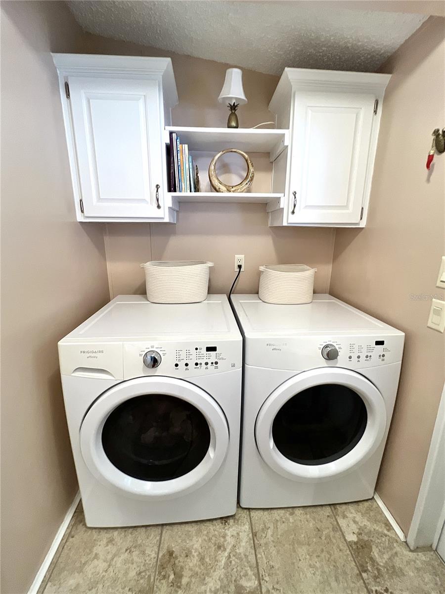 washer & dryer in utility