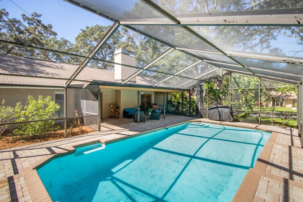 Large screened pool with sitting area