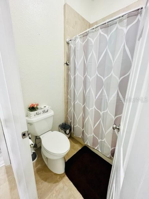 Separate toilet & shower/tub combo