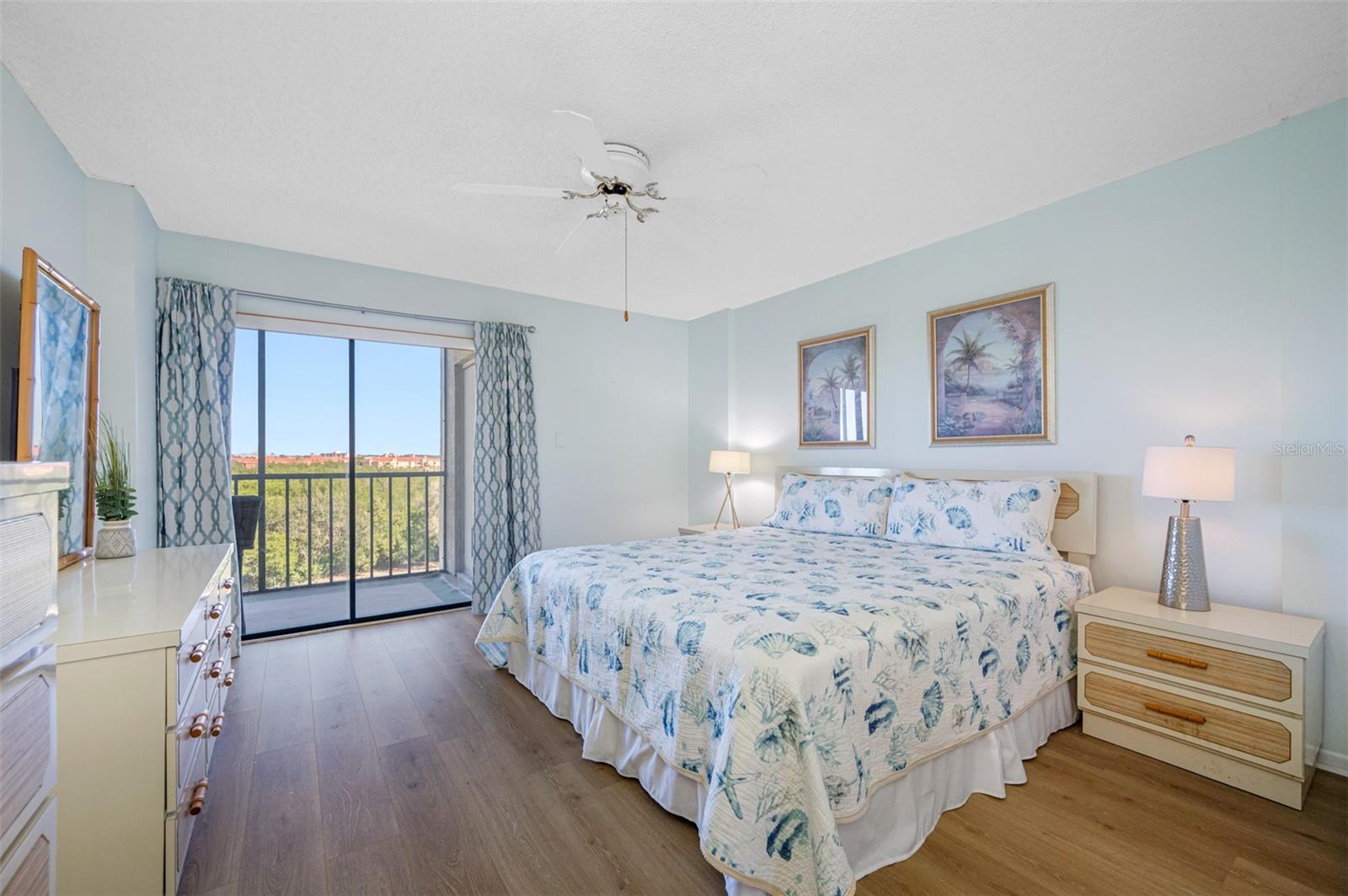 Master Bedroom with direct access to the lanai
