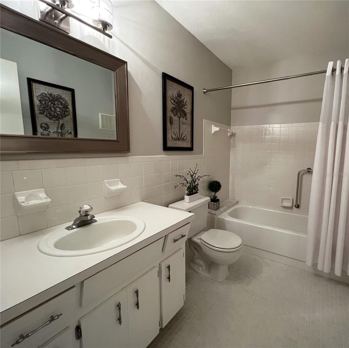 Guest bathroom with a tub/shower combo
