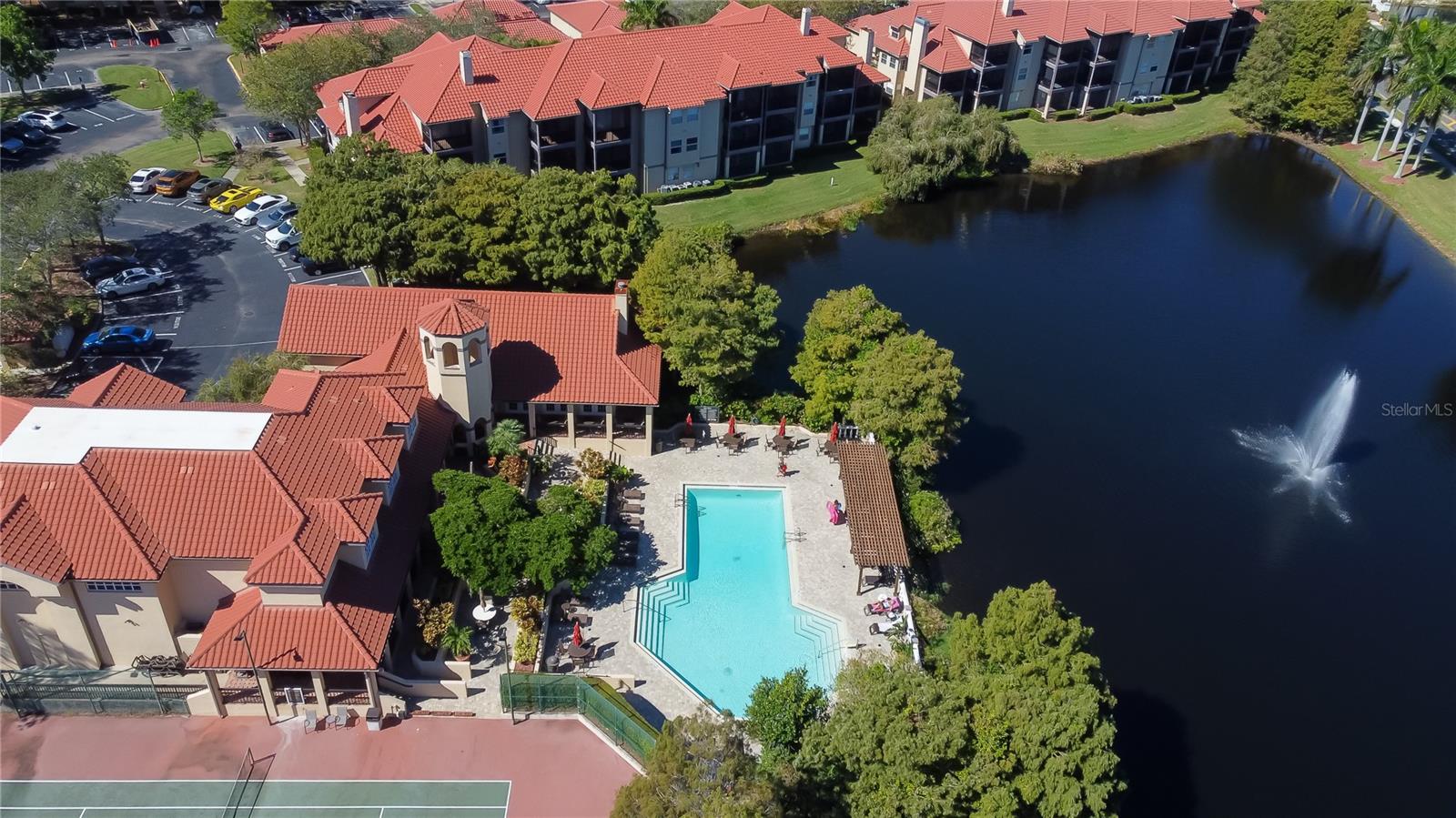 Community pool, tennis courts & clubhouse