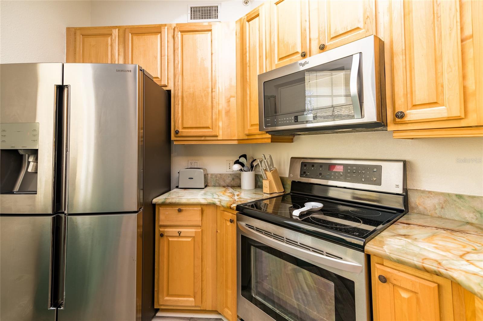 Beautiful upgraded stainless appliances