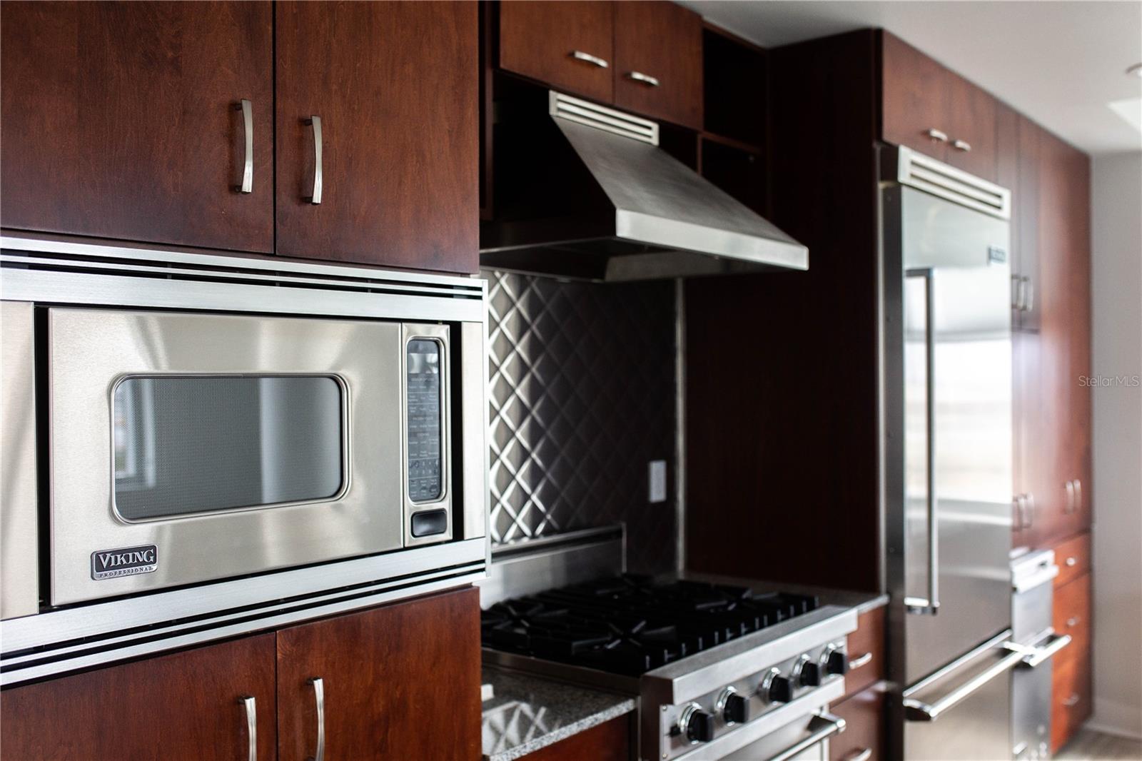 Viking Appliances/ Solid Wood Cabinets