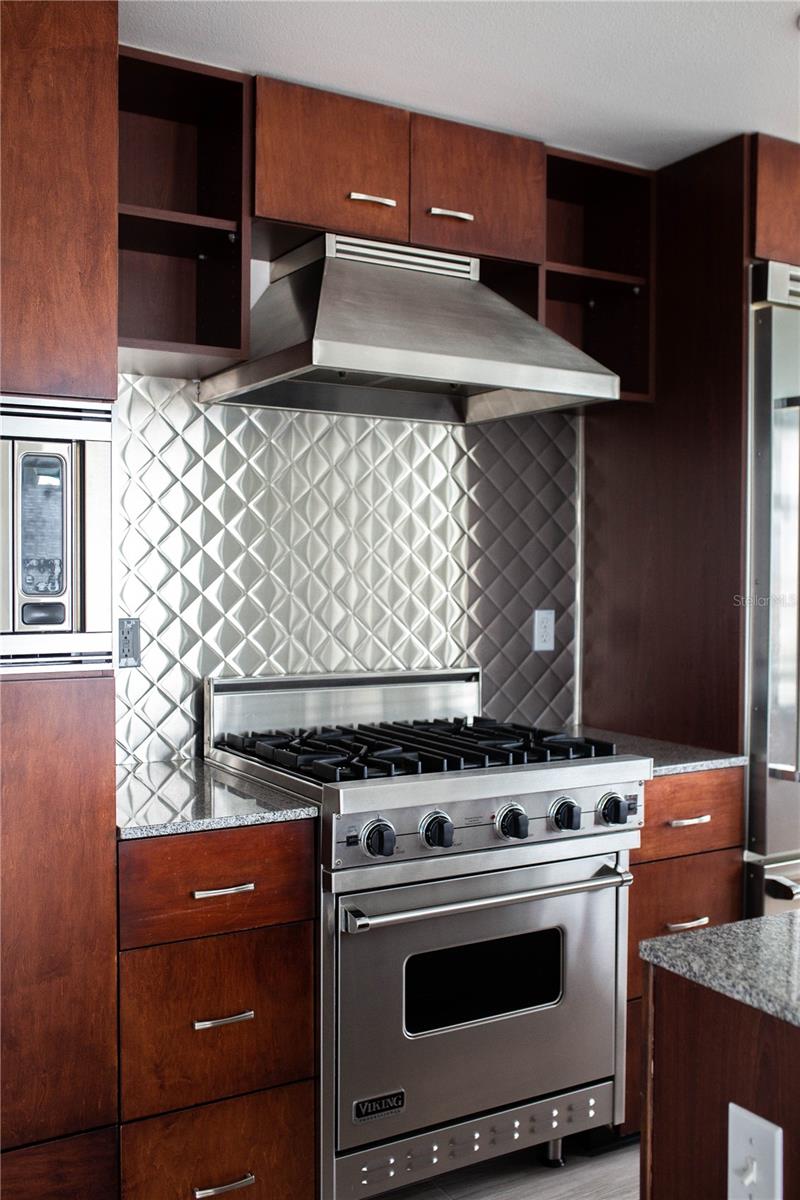 Viking Appliances/ Solid Wood Cabinets