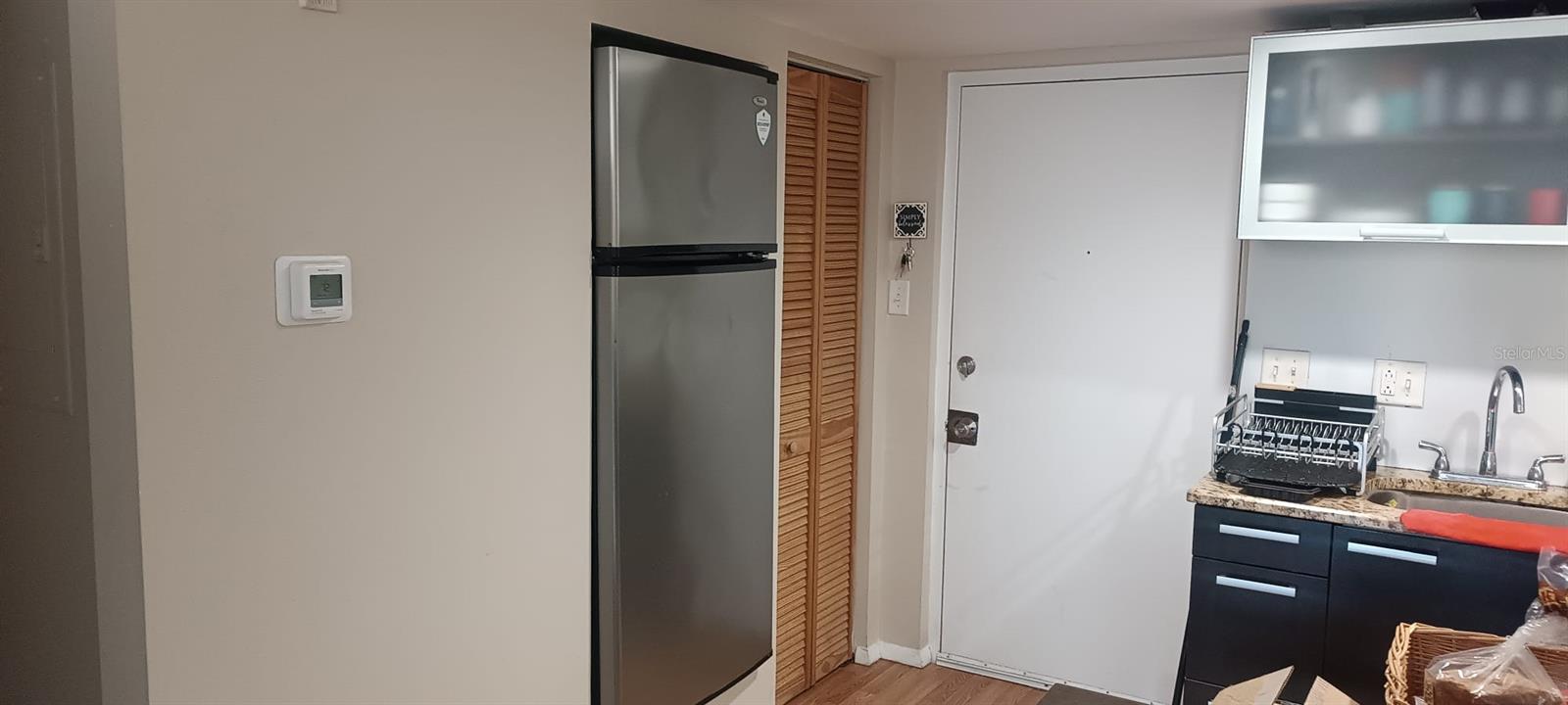 Kitchen / Refrigerator
