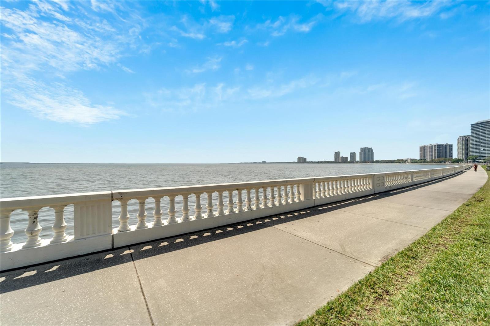 BAYSHORE BLVD WORLDS LONGEST CONTINOUS SIDEWALK FOR 4.3 MILES ALONG THE WATER
