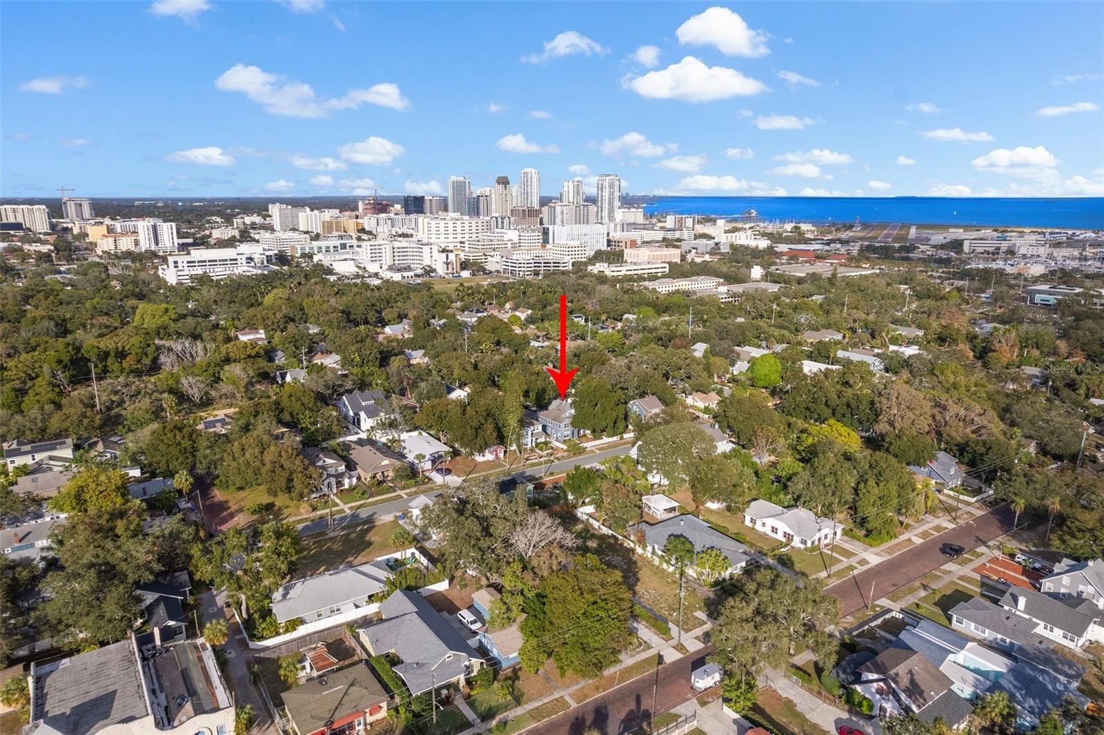 This home is very close to downtown St Petersburg and surrounding historic neighborhoods like Old Northeast and Old Southeast.