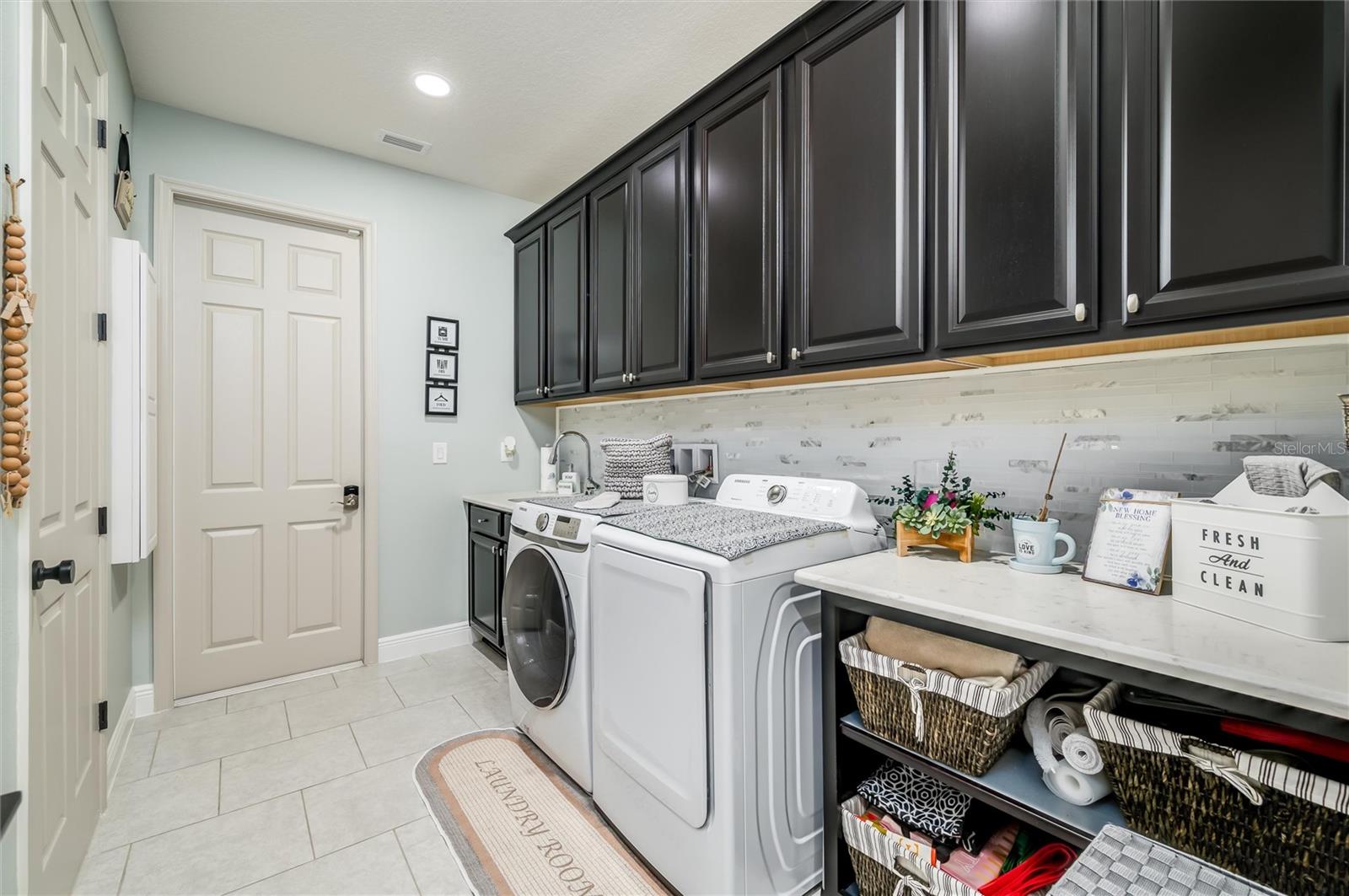 Laundry with tub and freezer included