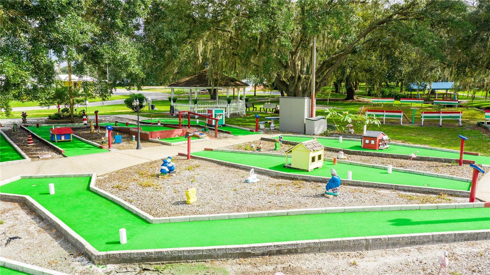 Community has miniature golf area.