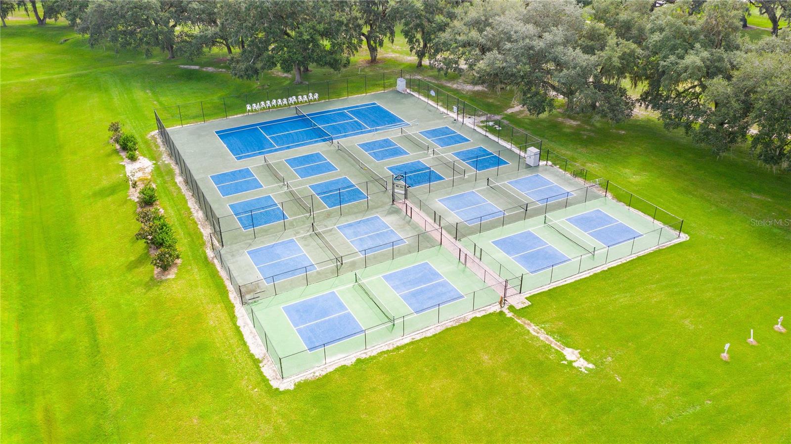 Community has pickleball and tennis area.