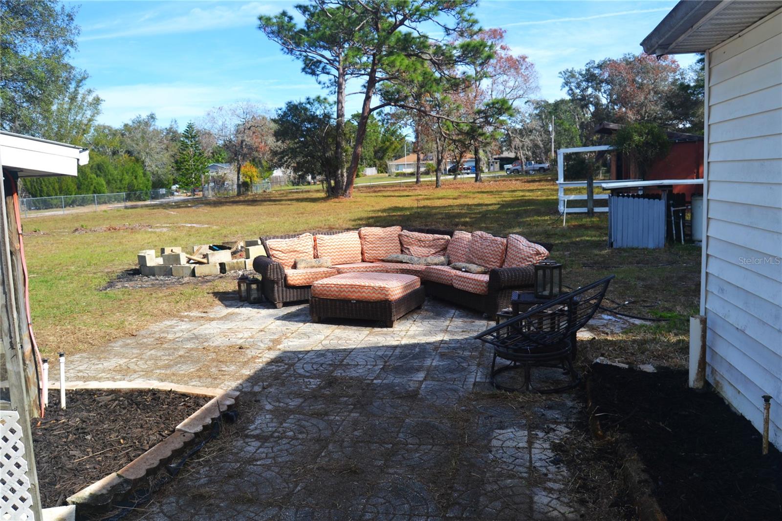 Outdoor Lounge and Firepit