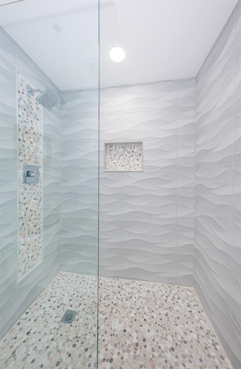 Large shower with contemporary finishes