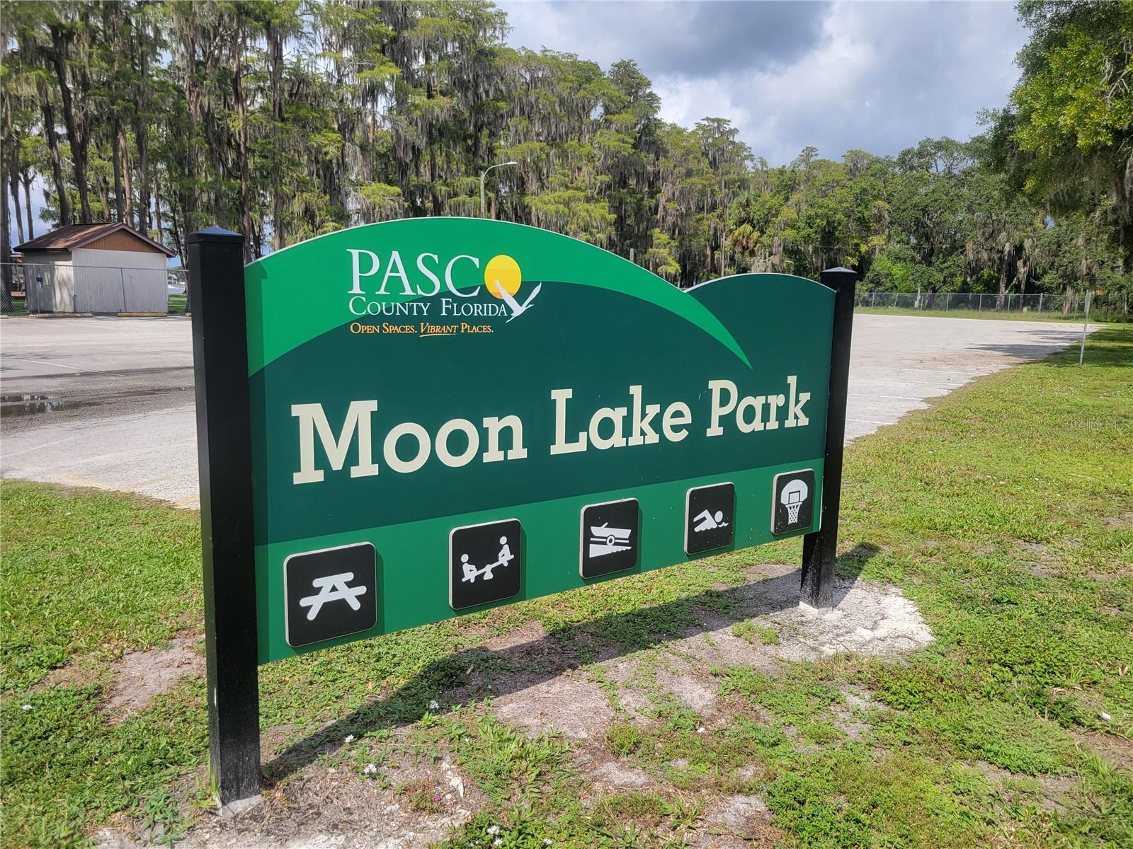 Moon Lake community with park, picnic area and boat launch into Moon Lake.