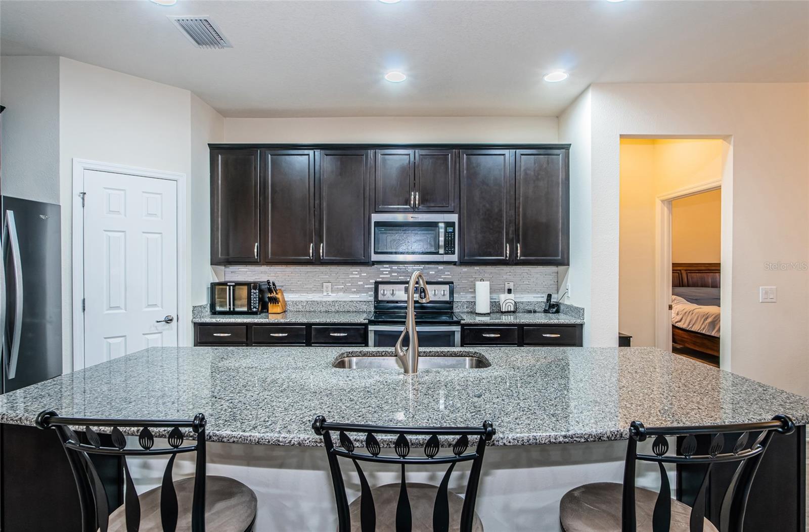 Great upgraded Kitchen with granite