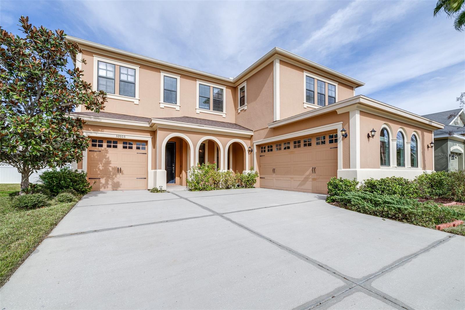 Gorgeous, luxurious home in the Peregrina neighborhood of Watergrass