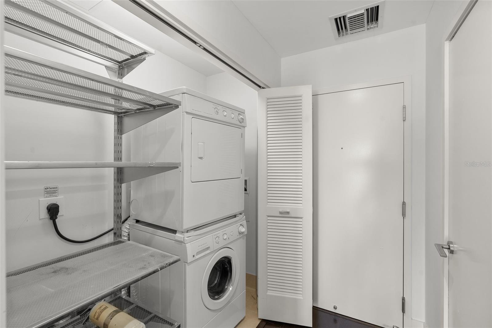 Laundry Closet w/storage