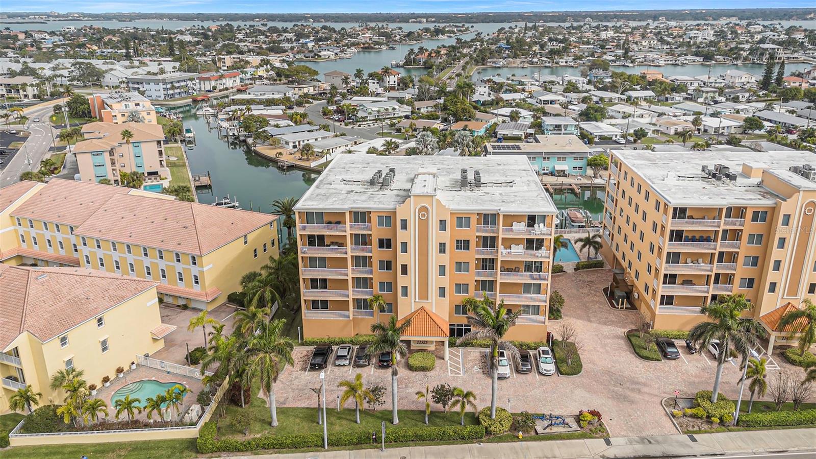 If you're looking for a condo with Florida views...this has it!  Gulf of Mexico, intracoastal, Boca Ciega Bay, saltwater canal, and the beautiful Florida skies above!