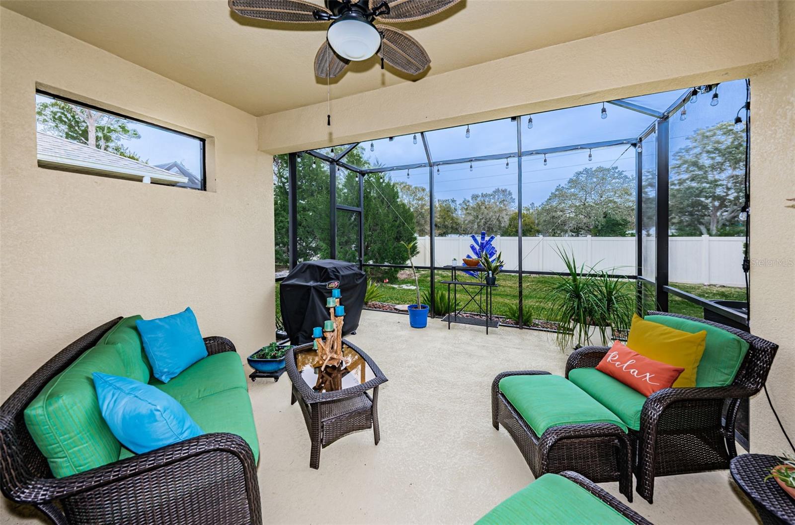 Large Covered Lanai - quiet greenspace behind in your yard