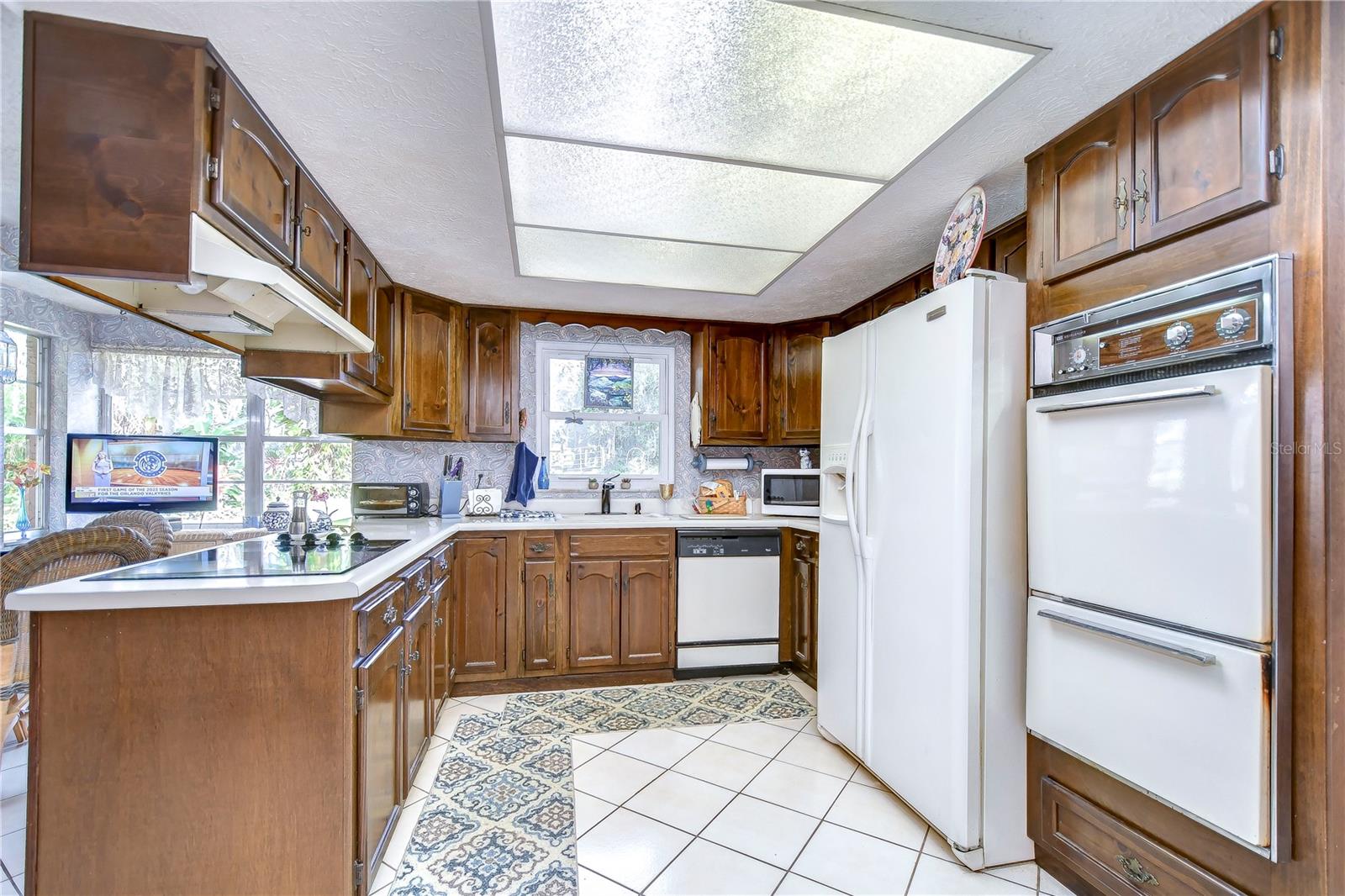 You'll love cooking meal in this kitchen!