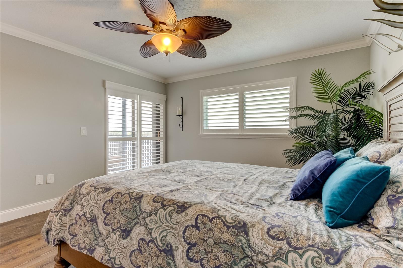 secondary bedroom with plantation shutters