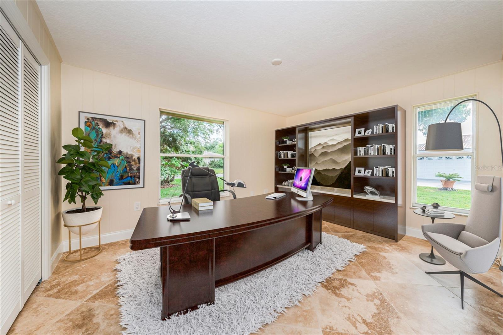 Fourth bedroom or perfect home office or nursery!