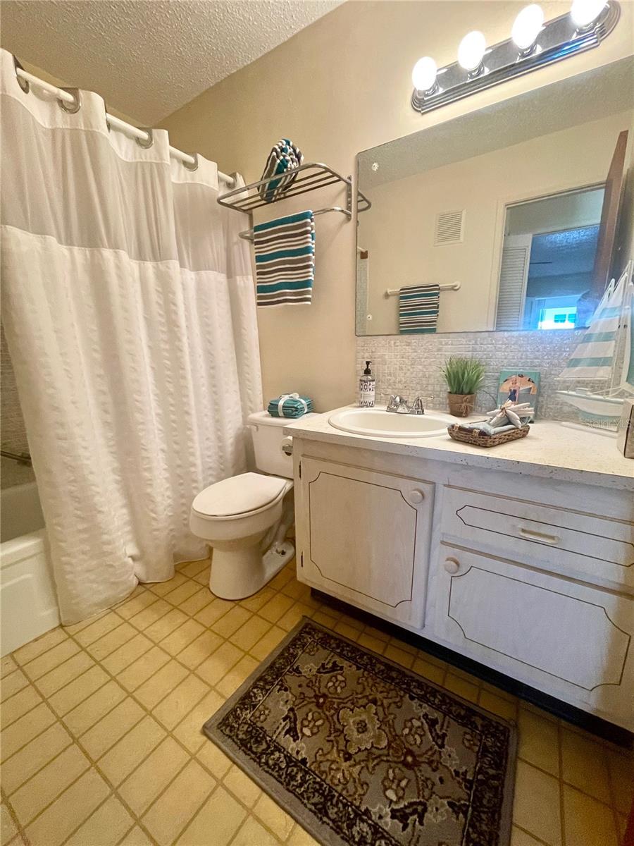 Full size bathroom with shower/tub