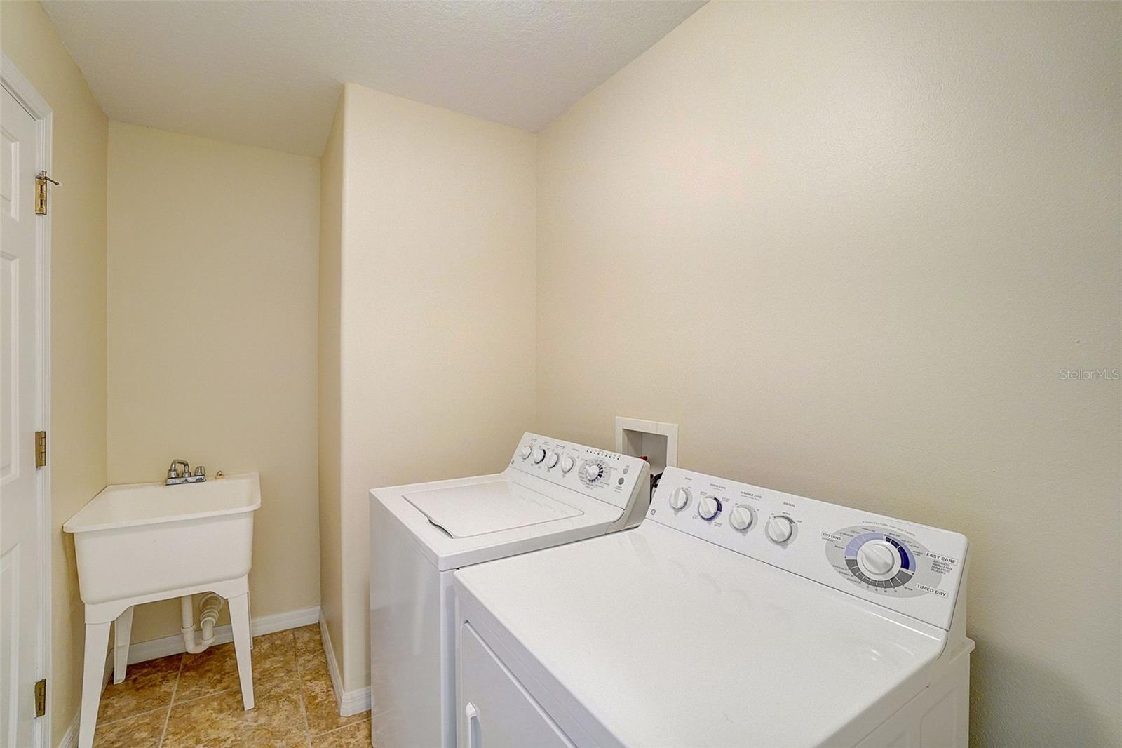 Laundry room with "slop-sink"