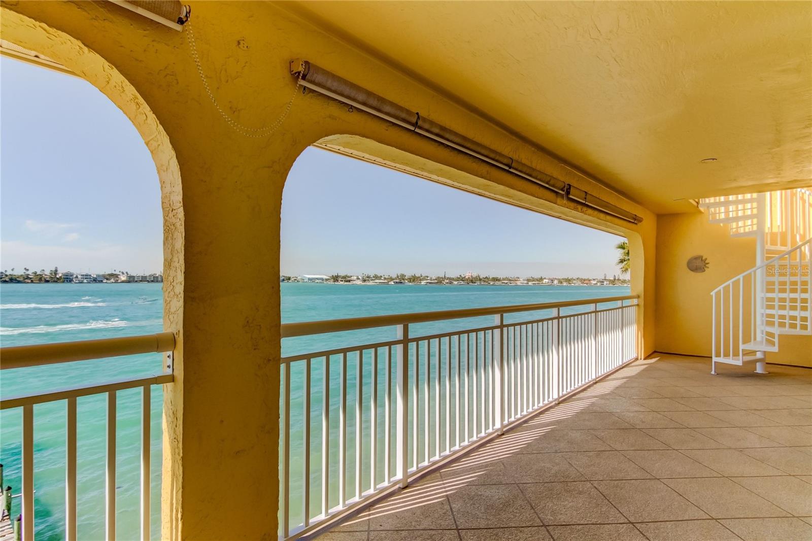 Spectacular waterviews from your covered balcony