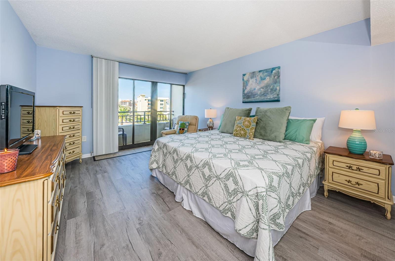 Spacious Master Suite Light & Bright with Terrace Views!