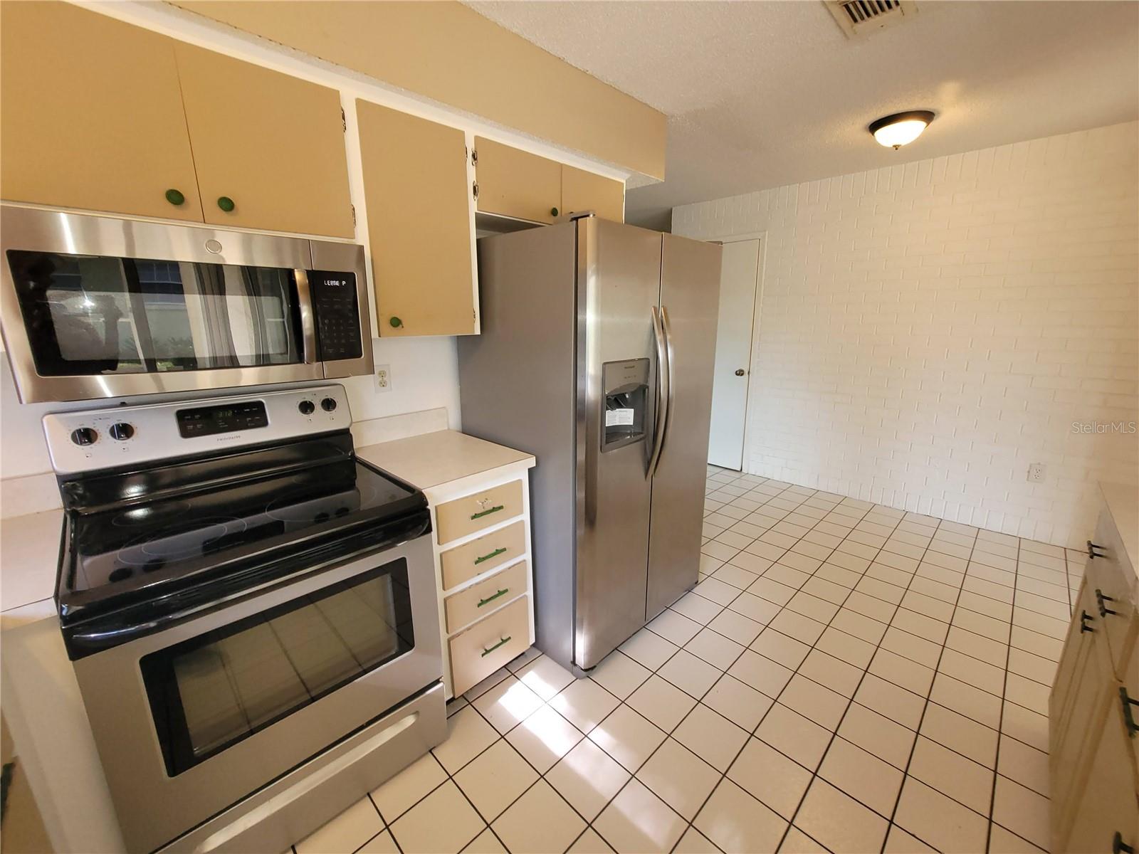 Kitchen, with eat-in dining area