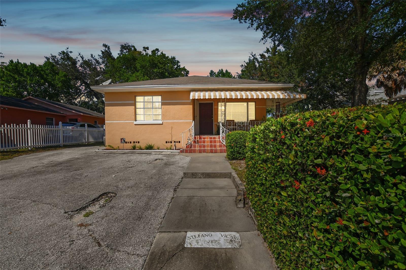 Beautiful, historic Spanish style bungalow with plenty of parking space!