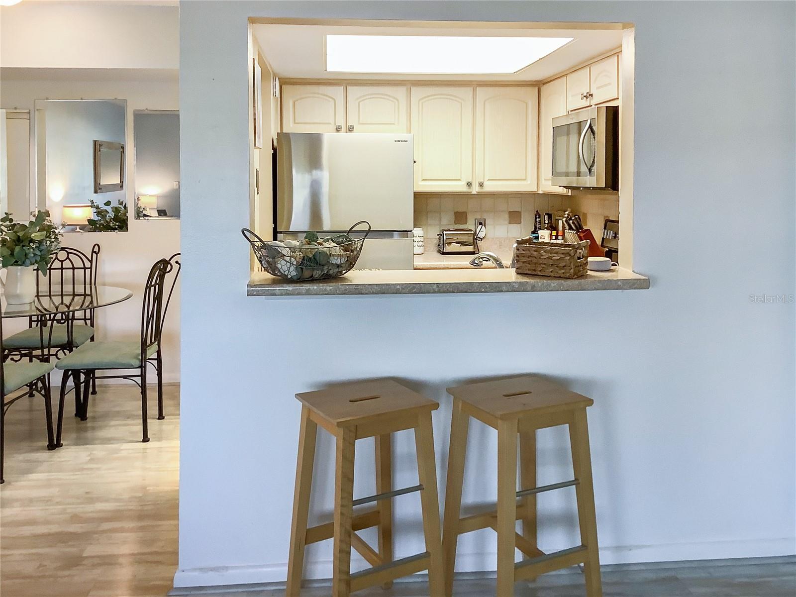 Bar area between Living room and Kitchen