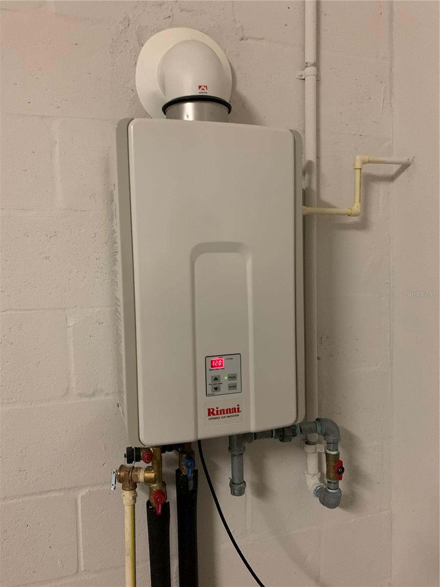 Gas tankless water heater