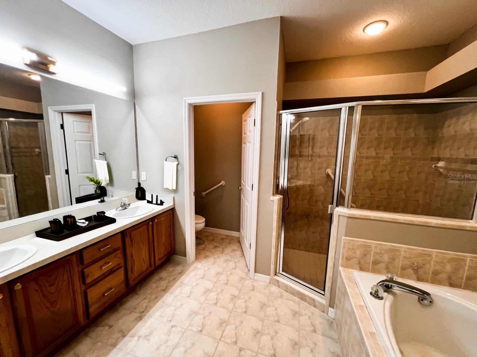Virtually Staged Gargen Bath ensuite to the Owner's Retreat