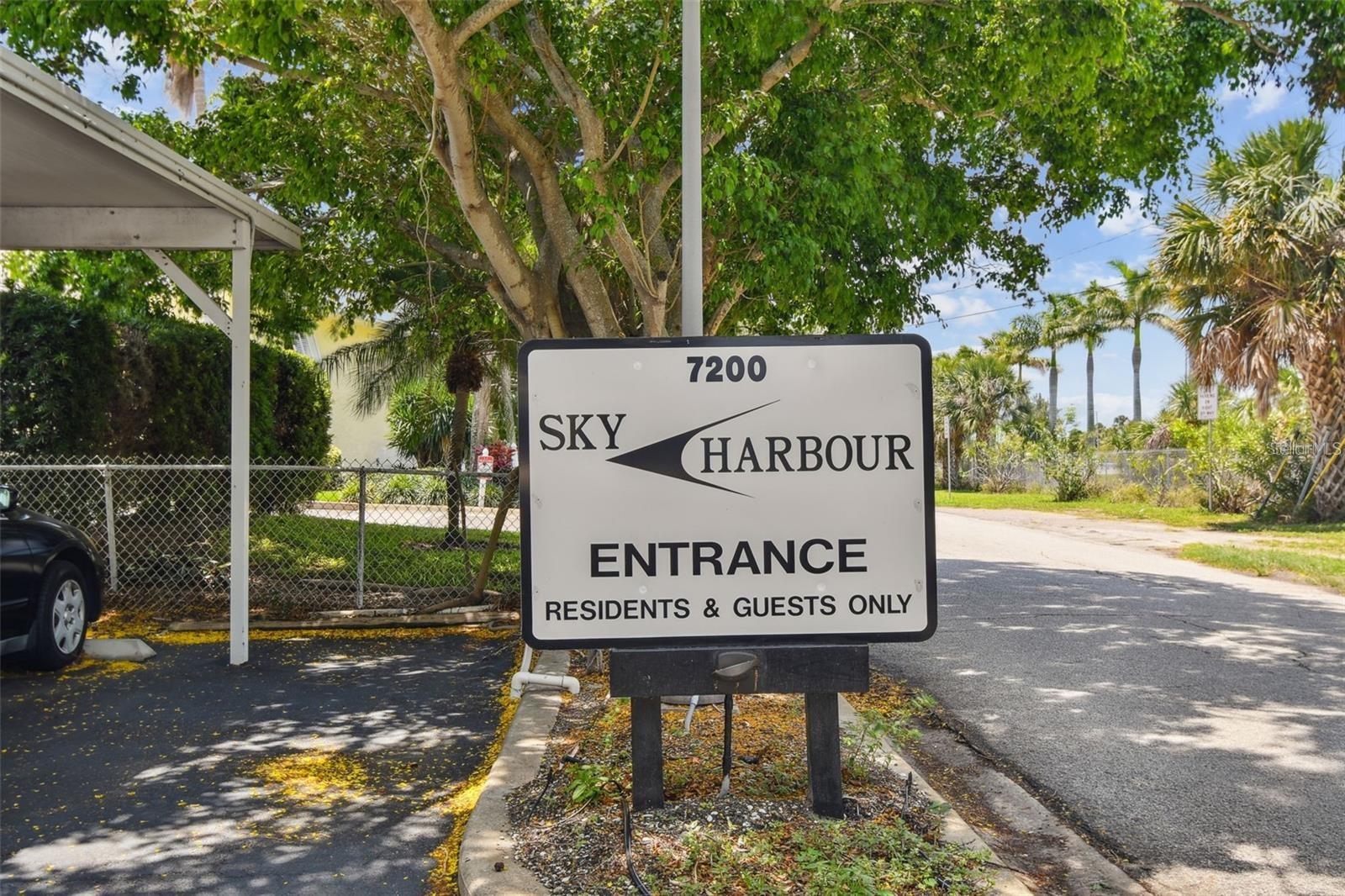 Welcome to Sky Harbour High-Rise
