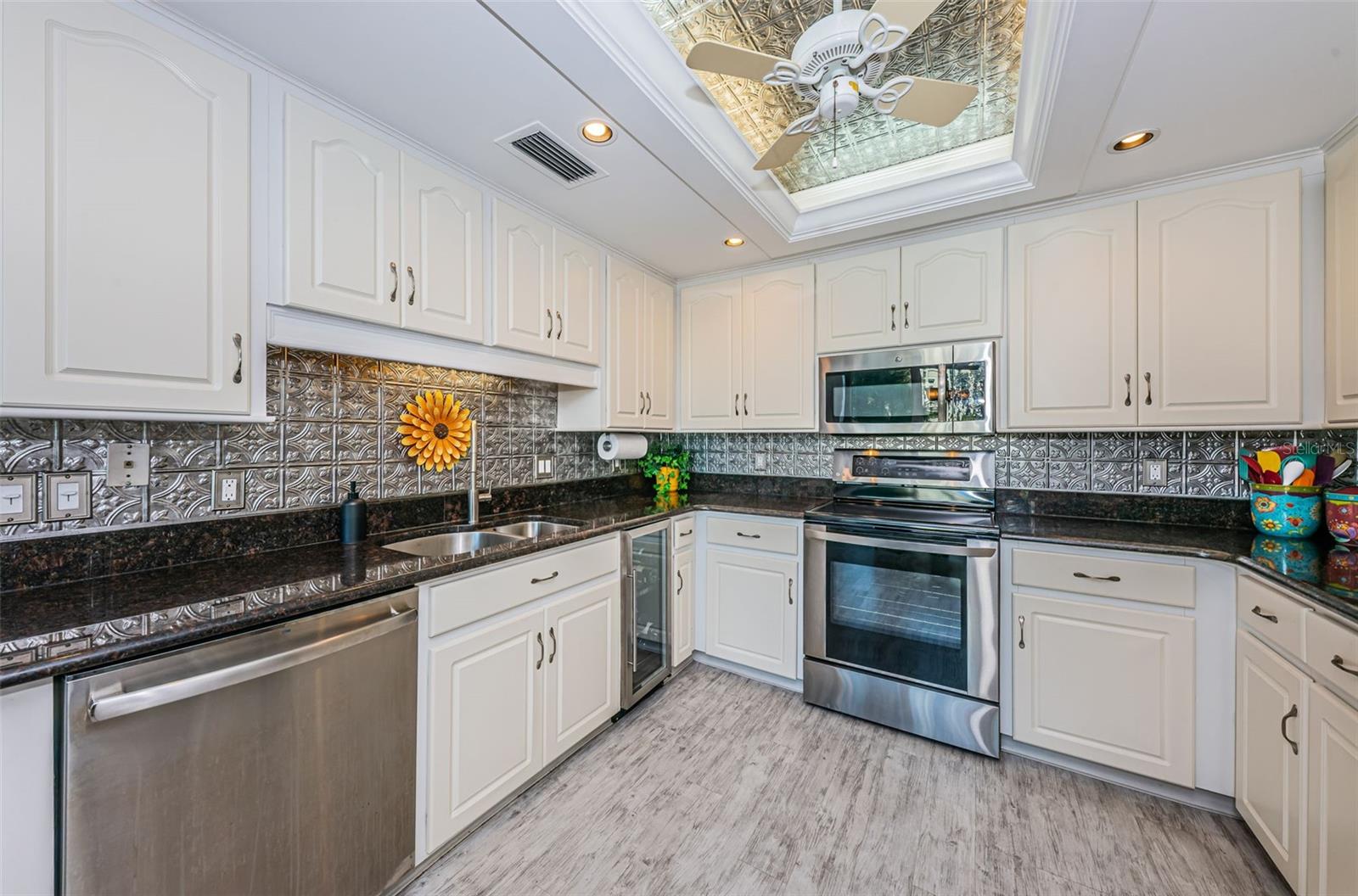 Well Accessorized Cucina Features Stainless Appliances, Granite Surfaces, Solid Wood Cabinetry and Plank Tile Floors.
