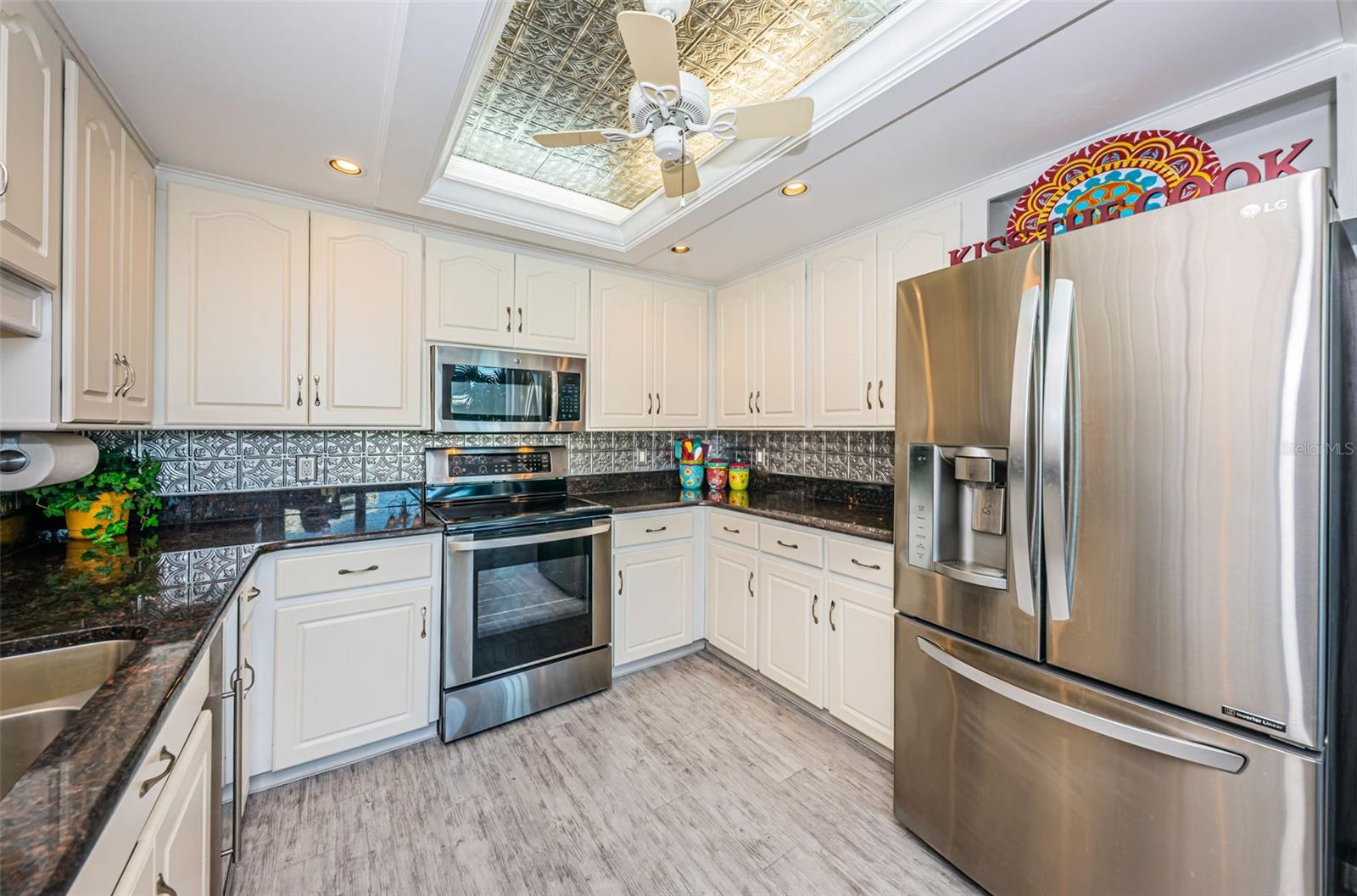 Well Accessorized Cucina Features Stainless Appliances, Granite Surfaces, Solid Wood Cabinetry and Plank Tile Floors.